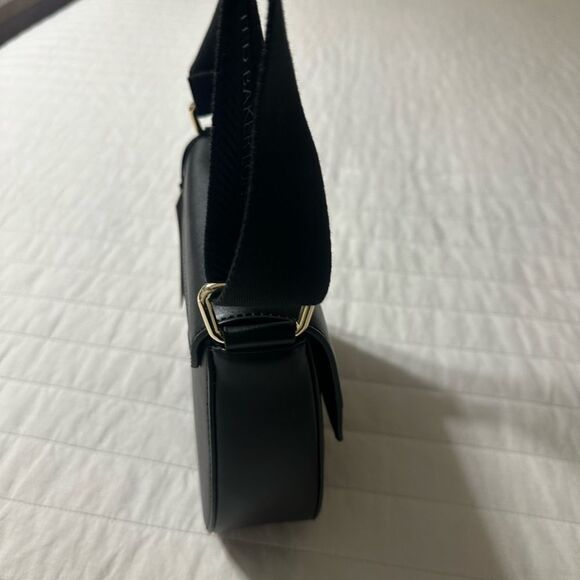 Additional pic Ted B Black Darcell Front Flap Wide Strap Leather Crossbody - Picture 4 of 7